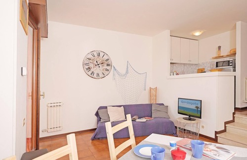 Moniga del Garda Apartment | Relaxing Stay at Petronella in Soiano with Pool & Breakfast