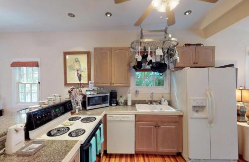 Key West Historic District House | Pet-Friendly Retreat at Petronia Cottage with Pool Access