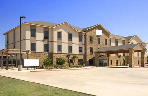 Cotulla Apartment | PetroStay Inn & Suites Cotulla: Family-Friendly Retreat