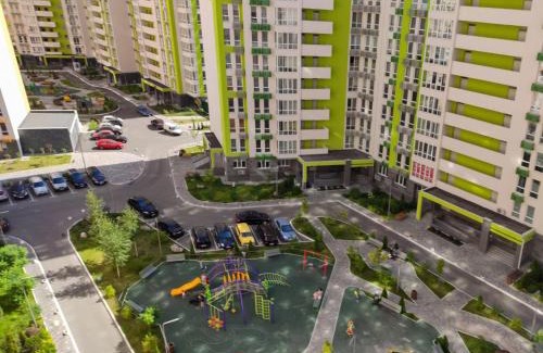 Svyatoshyns'kyi District Apartment | Cozy 4-Star Nivki-Park Apartment with Hot Tub & Breakfast