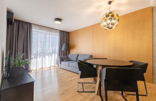 Solomjanskyj Apartment | Cozy Black and White Apartment with Hot Tub & Child Friendly