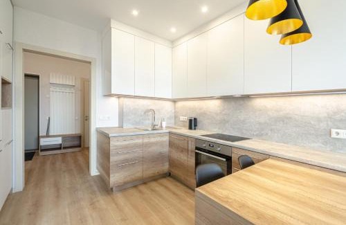 Solomjanskyj Apartment | Cozy 525 Apartment in Residential Complex with Family Amenities