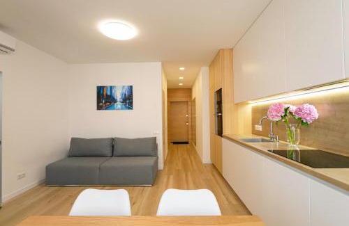 Svyatoshyns'kyi District Apartment | Discover 17078 Nivki-Park: Family-Friendly & Relaxing