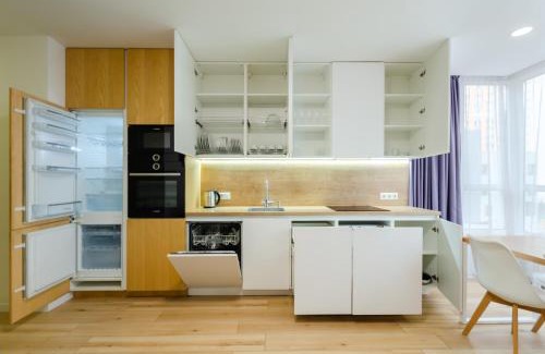 Svyatoshyns'kyi District Apartment | Discover 17078 Nivki-Park: Family-Friendly & Relaxing