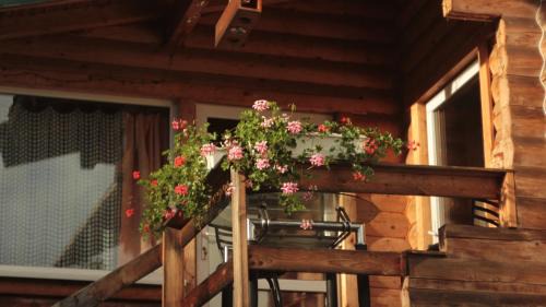Yaremche Cabin | Budget-Friendly Stay at Petrovmotopunkt - Rated 8.2/10