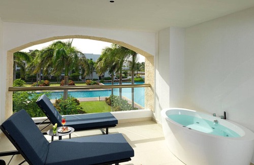Punta Cana Hotel | Pet-Friendly Islander Junior 2 King at Hard Rock Punta Cana