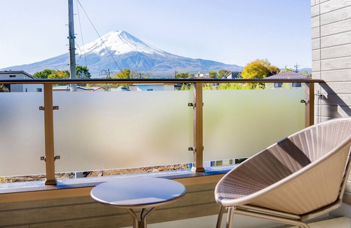 Fujikawaguchiko House | Pet-Friendly Retreat Near Mt Fuji with BBQ Terrace