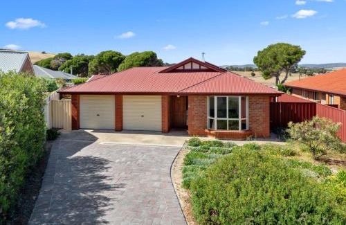 Normanville House | Pet-Friendly Getaway at 8 Marto Court - Rated 9/10!