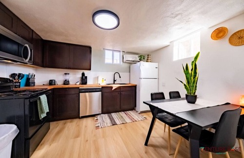 Kanab Hotel | Adventure's Oasis: Pet-Friendly Retreat with Hot Tub