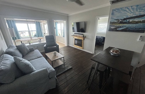 Tavares House | PETS STAY FREE at Camp Street Cabanas on Lake Dora