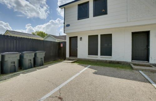 Humble House | Pets Welcome! Humble Townhome 4 Mi to Airport