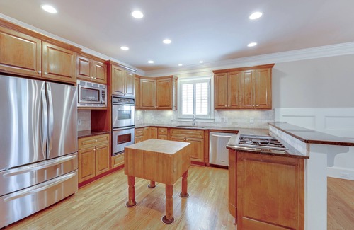 Sandy Springs House | Pets Welcome! Spacious ATL Area Retreat w/Deck