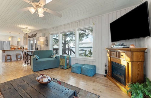 Navarre House | Tranquil Pet-Friendly Retreat on PNS Bay Near Navarre Beach