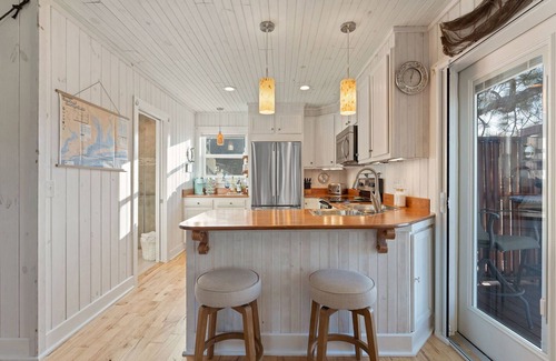 Navarre House | Tranquil Pet-Friendly Retreat on PNS Bay Near Navarre Beach