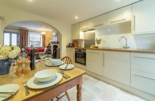 Burnham Market House | Petts Cottage: Family and Pet-Friendly Retreat Awaits