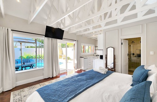Constantia House | Discover Petunia - Pinoak Self-catering for Family Getaways