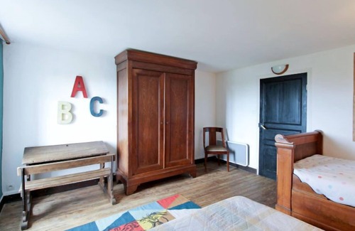 Saint-Sulpice-les-Feuilles House | Relaxing Retreat at Peuchaud by Interhome with Pool & Spa