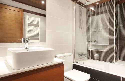 Baqueira Apartment | Explore Peulha by Totiaran: 9/10 Rated with Spa & Kitchen
