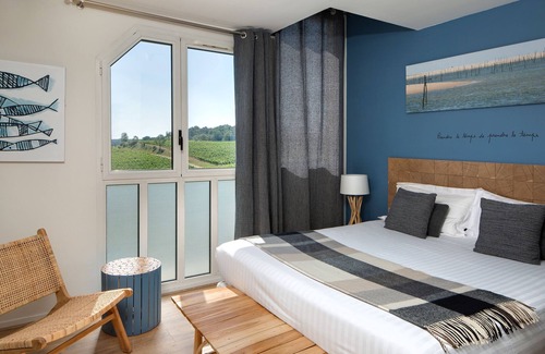 Salleboeuf Hotel | Relax at Les Secrets Château Pey La Tour with Great Amenities