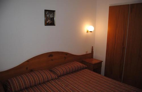 Sort Hotel | Discover Pey Resort: Oceanfront Retreat with Pool & Pets