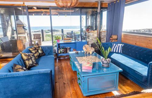 Pichilemu House | Elegant PEZ HOUSE: 4-Star Oceanfront Retreat with Top Amenities