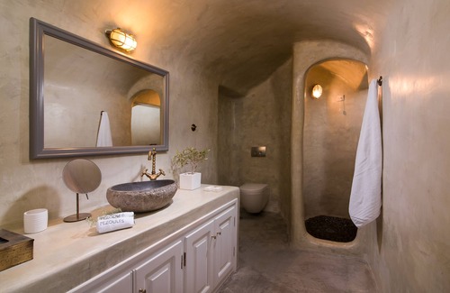 Oia Hotel | Experience Pezoules of Oia: Top-Rated with Pool & Spa
