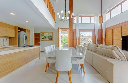 Itacimirim House | Elegant PF07 House with Pool & Suites at Praia do Forte