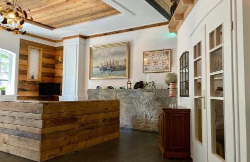 Neumuhlen-Dietrichsdorf Apartment | Pferdestall: Oceanfront 4-Star Retreat with Family-Friendly Perks