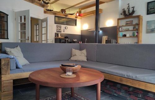 Neumuhlen-Dietrichsdorf Apartment | Pferdestall: Oceanfront 4-Star Retreat with Family-Friendly Perks