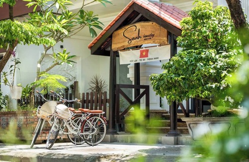 Hue Villa | Phòng yên tĩnh có hồ bơi và ban công