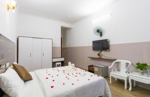 Lang Son Bed & Breakfast | Convenient PHÚ QUÝ HOTEL near ĐÔNG KINH MARKET