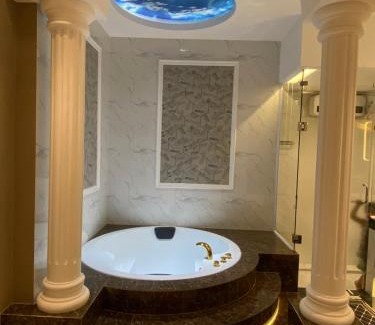 Vinh Long Hotel | Discover Phước Hưng 1 Hotel: Family and Pet Friendly Stays