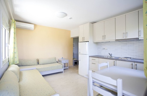 Kato Stalos Apartment | Unforgettable Stays at Phaedra Hotel with Ocean Views