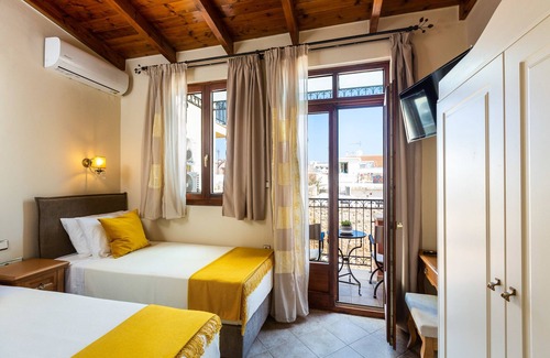 Rethymno House | Discover Phaedra Suites: Guest Rated 10/10 with Pool & Breakfast