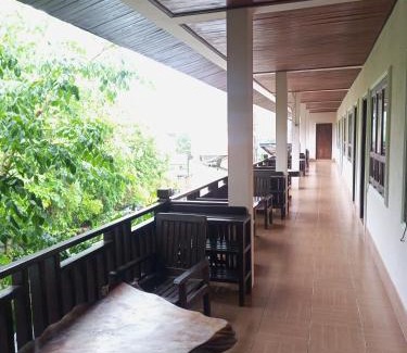 Na Hin House | Budget-Friendly Phamarn View Guesthouse with Breakfast