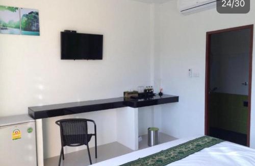 Thong Sala House | Discover Phangan Guest House: Family-Friendly Retreat