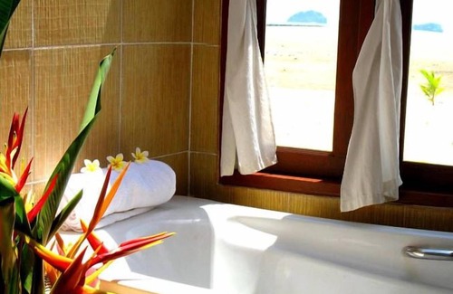 Taling Ngam Hotel | Discover Phangka Paradise Resort with Pool & Restaurant