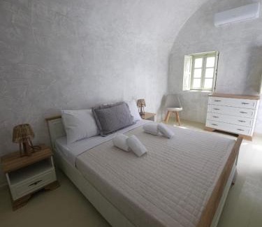 Oia Apartment | Phaos Oia Suites