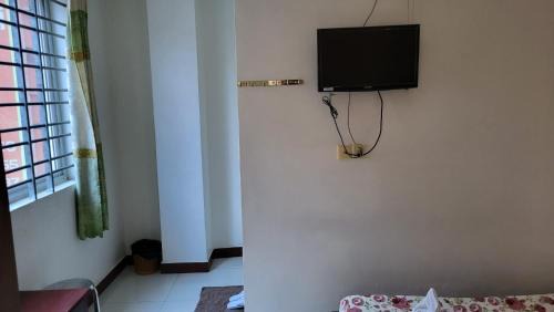 Tuol Kouk Hotel | Budget-Friendly PHAPPY GUEST HOUSE with Hot Tub Access