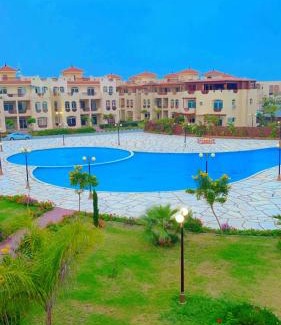 Al-Burulus Apartment | Relax at Pharma Beach Resort: Family-Friendly Getaway