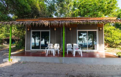 Ranong Resort | Beachfront Phayam Friends: Guest Rated 9/10 with Ocean Views