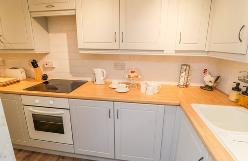 Ainthorpe Cottage | Charming Pheasant Cottage with Ocean View and Open Fire
