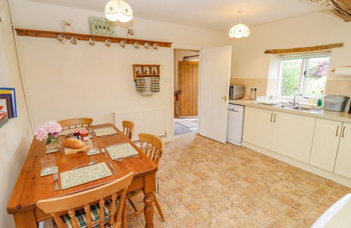 Minster Lovell Cottage | Family-Friendly Pheasant Cottage with Garden in Minster Lovell