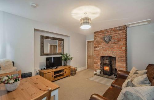 Tarporley House | Experience Comfort at Pheasant Cottage - 4-Star Retreat