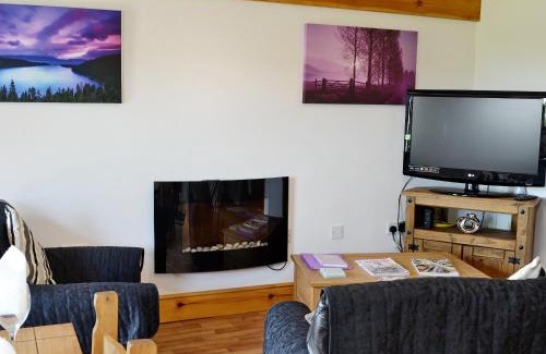 Welton House | Cozy Retreat at Pheasant Cottage - Family Friendly Escape
