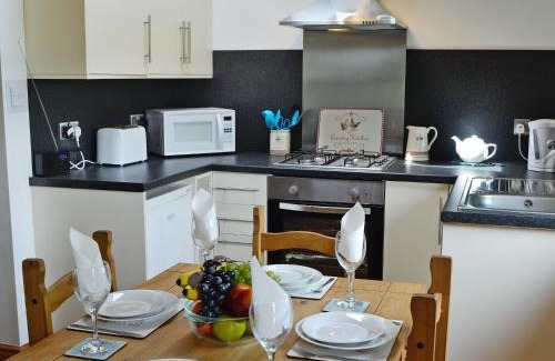 Welton House | Cozy Retreat at Pheasant Cottage - Family Friendly Escape