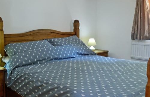 Welton House | Cozy Retreat at Pheasant Cottage - Family Friendly Escape
