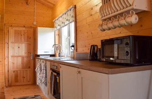 East Norton House | Pet-Friendly Pheasant Lodge with Hot Tub & Great Reviews