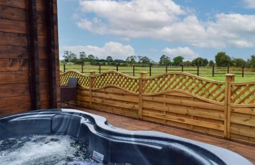 East Norton House | Pet-Friendly Pheasant Lodge with Hot Tub & Great Reviews