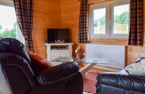 East Norton House | Pet-Friendly Pheasant Lodge with Hot Tub & Great Reviews